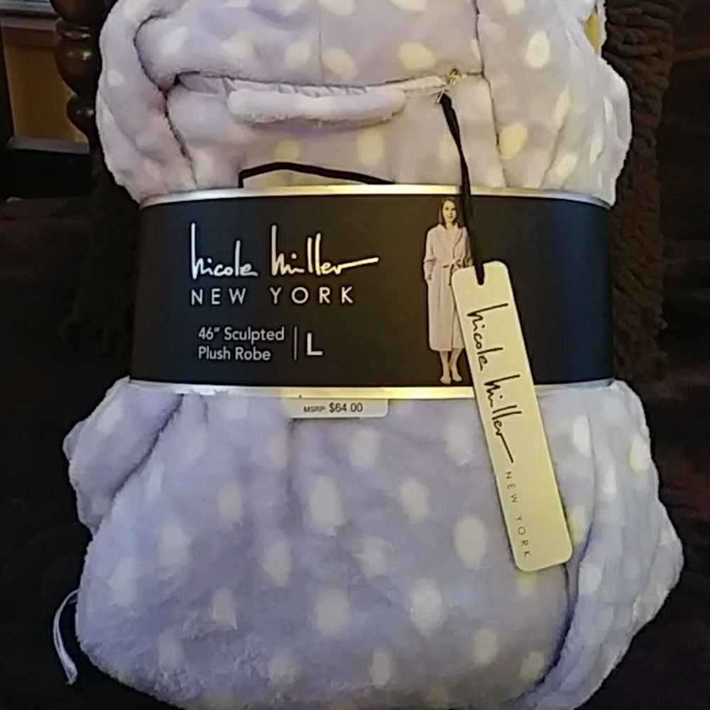 46" Sculpted Plush Robe